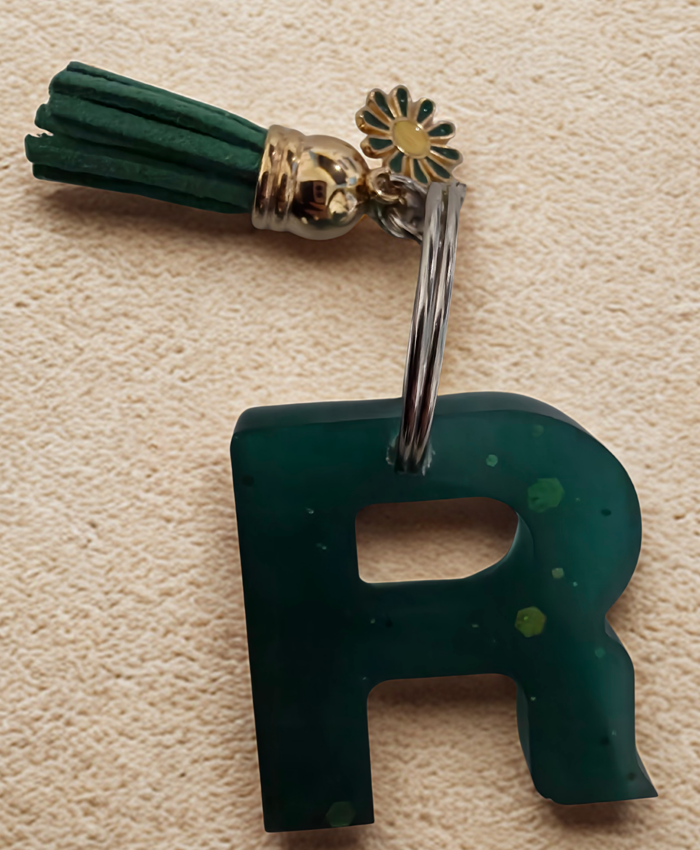 Emerald Whirl 'R' Keychain